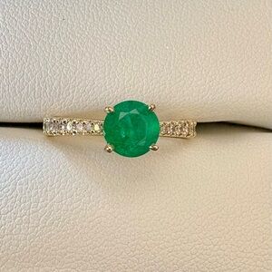 Emerald Gemstone 14 carat Gold Ring with Diamond Accents